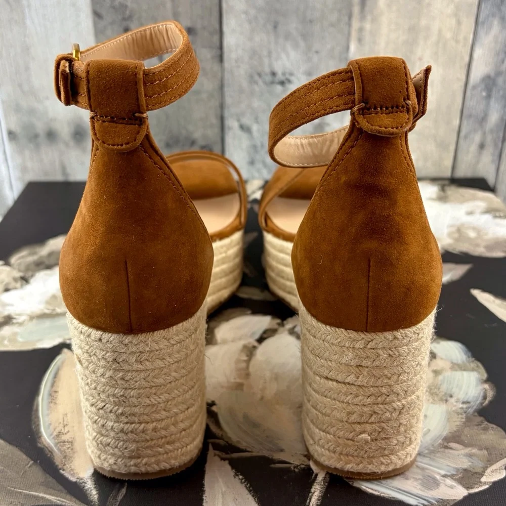 NIB Veronica Beard Gianna Suede Platform Wedge Sandals in Caramel Brown Size 9.